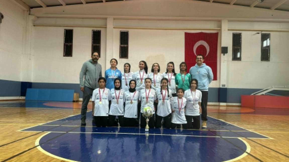 Öğrencilerimiz Yıdız Kız Futsal'da Konya Şampiyonu
